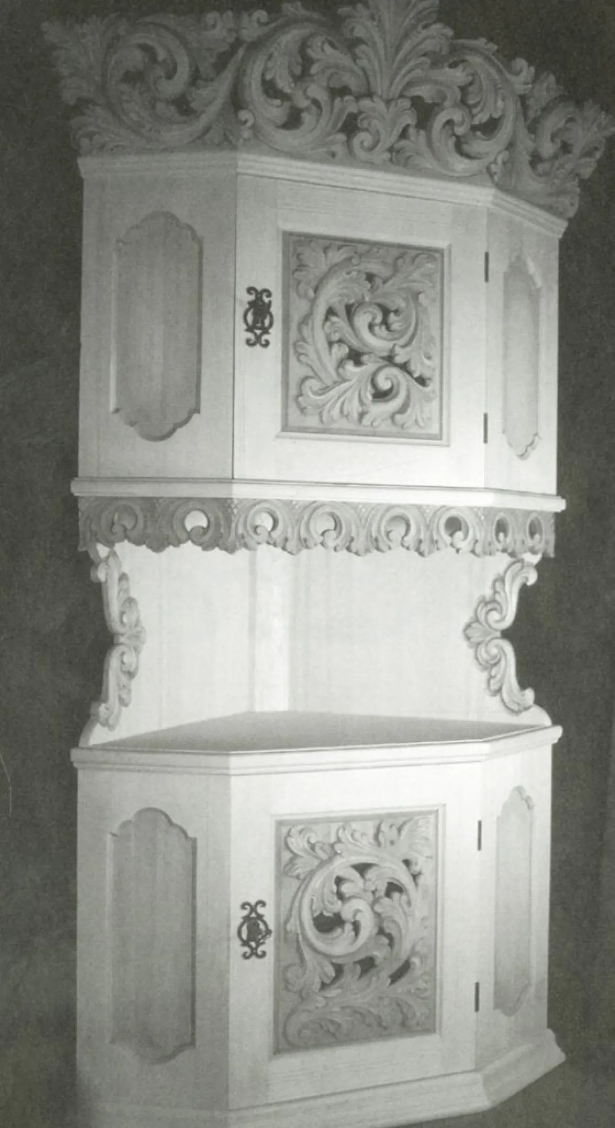Vesterheim Woodworking | Patterns & Design Packets-Amrud Acanthus Carving Pattern #18- Lite Hjorneskap (Corner Cupboard)
